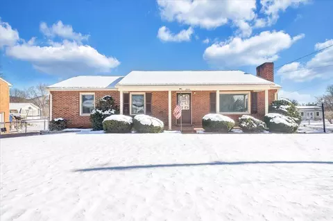 3525 Mcdaniel Dr, Salem, VA 24153