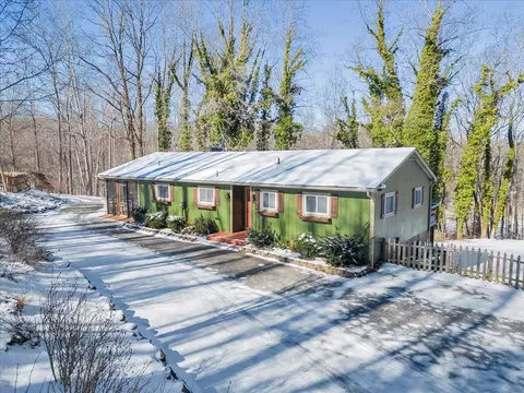 182 Countrywood Ln, Rocky Mount, VA 24151