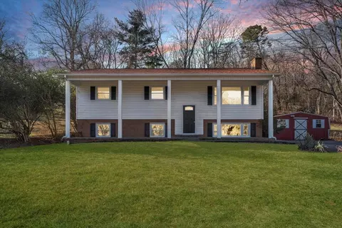 459 Lakeshore Terrace Rd, Hardy, VA 24101