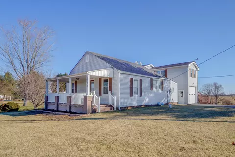 1788 Meadors Spur Rd, Moneta, VA 24121