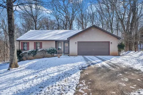 107 Chasewood Ct, Vinton, VA 24179