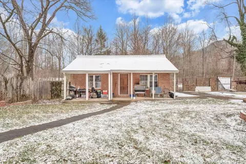 2961 Bradshaw Rd, Salem, VA 24153