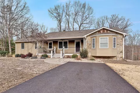 132 Knollwood Dr, Gretna, VA 24557