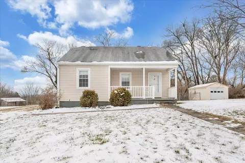 6393 Spring Ave, Fairlawn, VA 24141