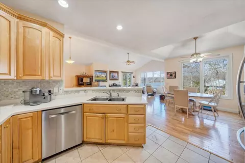 Kitchen - 508 Anchor Dr, Moneta, VA 24121 photo 5 of 7