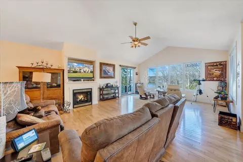 Living - 508 Anchor Dr, Moneta, VA 24121 photo 2 of 3