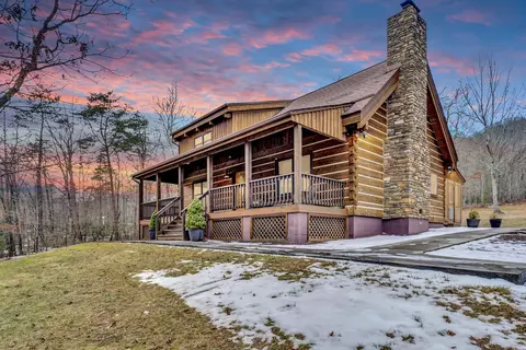 1117 Waltons Mountain Rd, New Castle, VA 24127