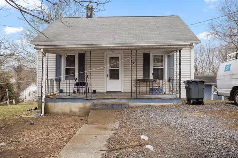 330 10th St, Vinton, VA 24179