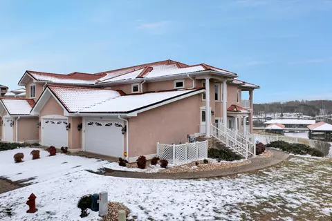 1146 La Casa Ct #E, Moneta, VA 24121