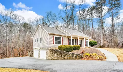 180 Camp Rd, Moneta, VA 24121