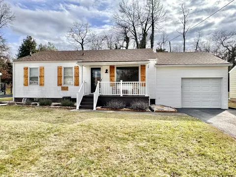 722 Crystal Dr, Salem, VA 24153