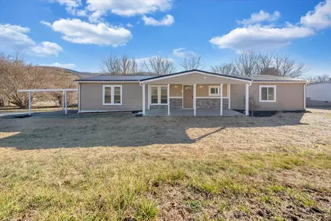 479 4th St, Buchanan, VA 24066