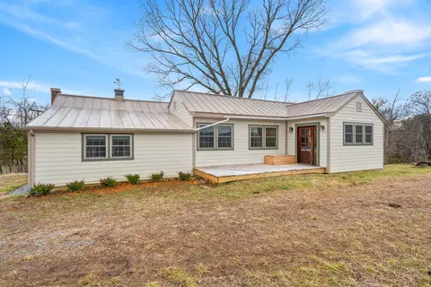 498 Springwood Rd, Fincastle, VA 24090