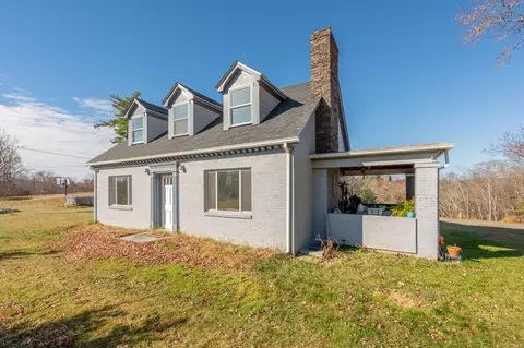 330 Parkway Ln S, Floyd, VA 24091
