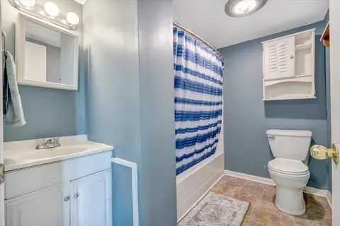 Bath - 210 Front Ave, Salem, VA 24153 photo 1 of 1