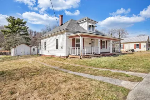 Exterior - 210 Front Ave, Salem, VA 24153 photo 9 of 11