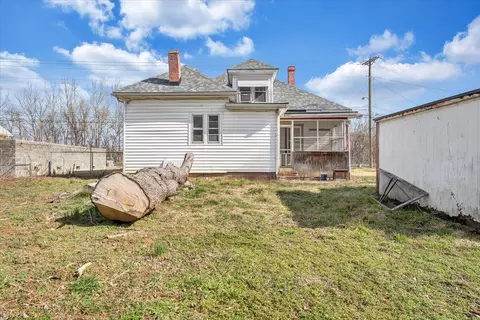 Exterior - 210 Front Ave, Salem, VA 24153 photo 4 of 11