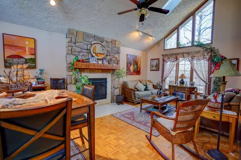 920 Oldfield Rd, Moneta, VA 24121 photo 14