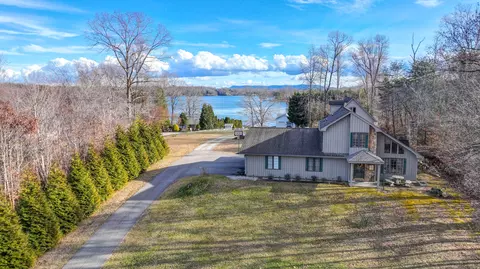 920 Oldfield Rd, Moneta, VA 24121 photo 3
