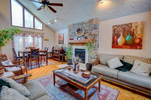 920 Oldfield Rd, Moneta, VA 24121 photo 10