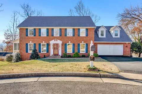 815 Scott Cir, Salem, VA 24153