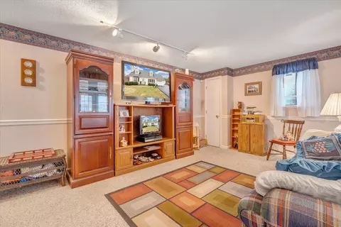 Living - 5642 Legate Dr, Roanoke, VA 24019 photo 3 of 8