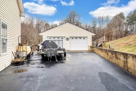 Exterior - 5642 Legate Dr, Roanoke, VA 24019 photo 5 of 16
