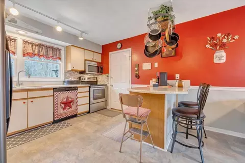 Kitchen - 5642 Legate Dr, Roanoke, VA 24019 photo 2 of 4