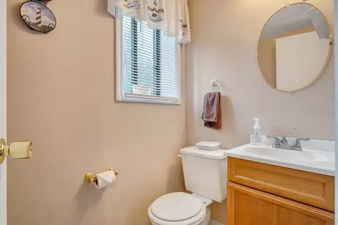 Bath - 5642 Legate Dr, Roanoke, VA 24019 photo 3 of 4