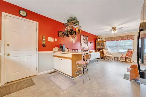 Kitchen - 5642 Legate Dr, Roanoke, VA 24019 photo 3 of 4