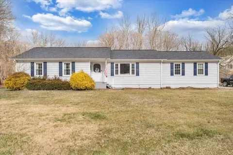 4303 Cresthill Dr, Roanoke, VA 24018