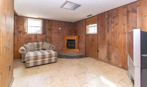Living - 2710 Embassy Dr, Roanoke, VA 24019 photo 2 of 2