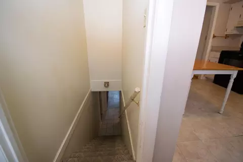 Entry Way - 2710 Embassy Dr, Roanoke, VA 24019 photo 2 of 3