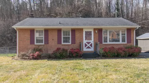 2710 Embassy Dr, Roanoke, VA 24019