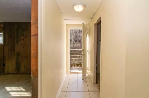 Entry Way - 2710 Embassy Dr, Roanoke, VA 24019 photo 3 of 3