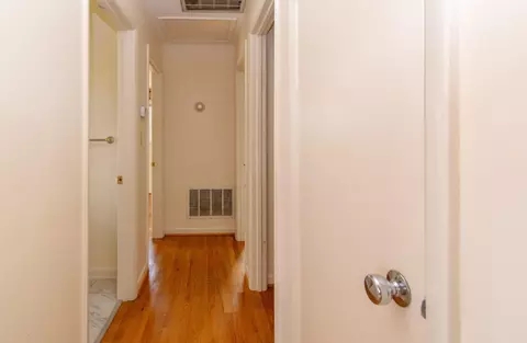 Entry Way - 2710 Embassy Dr, Roanoke, VA 24019 photo 1 of 3