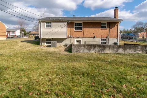Exterior - 2710 Embassy Dr, Roanoke, VA 24019 photo 5 of 6