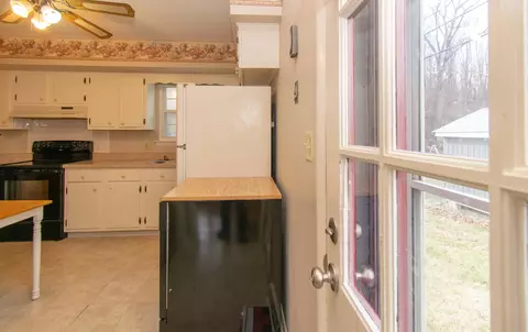 Kitchen - 2710 Embassy Dr, Roanoke, VA 24019 photo 1 of 5