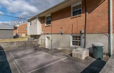 Exterior - 2710 Embassy Dr, Roanoke, VA 24019 photo 6 of 6