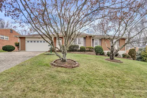 5106 N Lake Dr, Roanoke, VA 24019