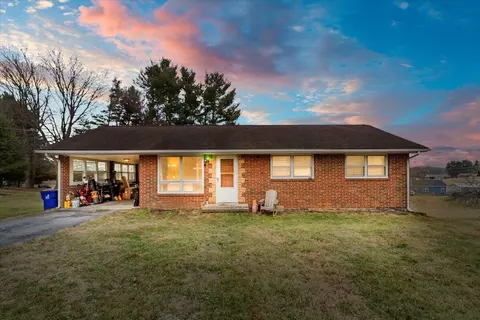 135 Griggs St NE, Christiansburg, VA 24073