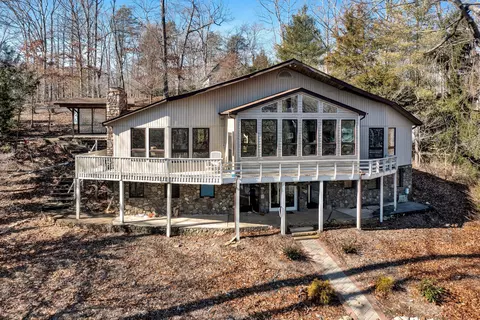1052 Sylvan Dr, Huddleston, VA 24104