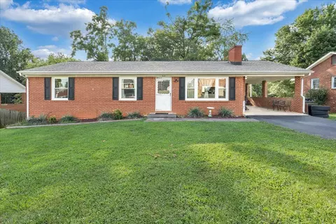 454 Aragona Dr, Vinton, VA 24179