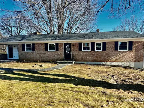 438 Bush Dr, Vinton, VA 24179