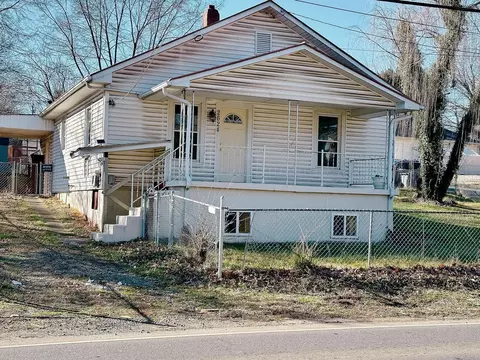 2624 Hollins Rd NE, Roanoke, VA 24012