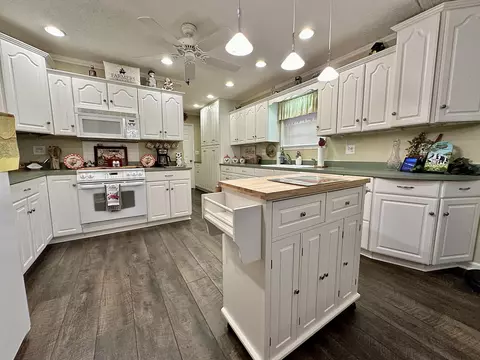 Kitchen - 987 Nursery Rd, Laurel Fork, VA 24352 photo 1 of 6