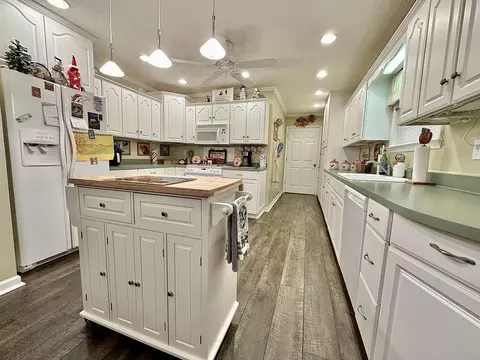Kitchen - 987 Nursery Rd, Laurel Fork, VA 24352 photo 2 of 6