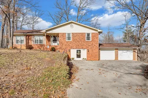 5049 Cherokee Hills Dr, Salem, VA 24153