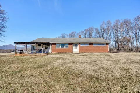 1744 Valleyview Dr, Bedford, VA 24523