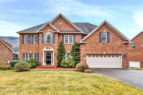 5016 Meadow Creek Dr, Roanoke, VA 24018